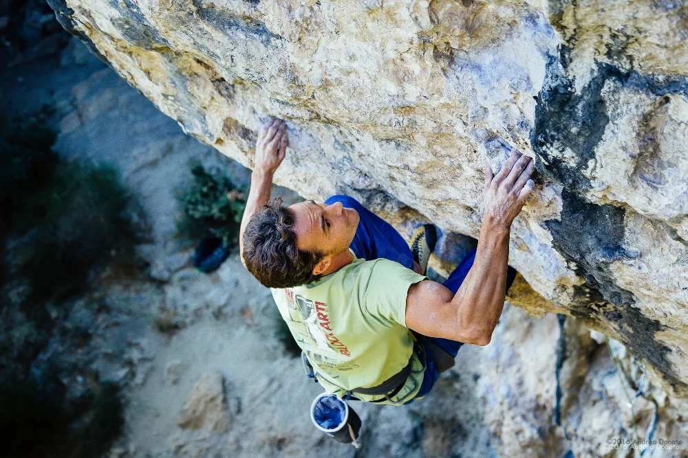 man free solo climbing