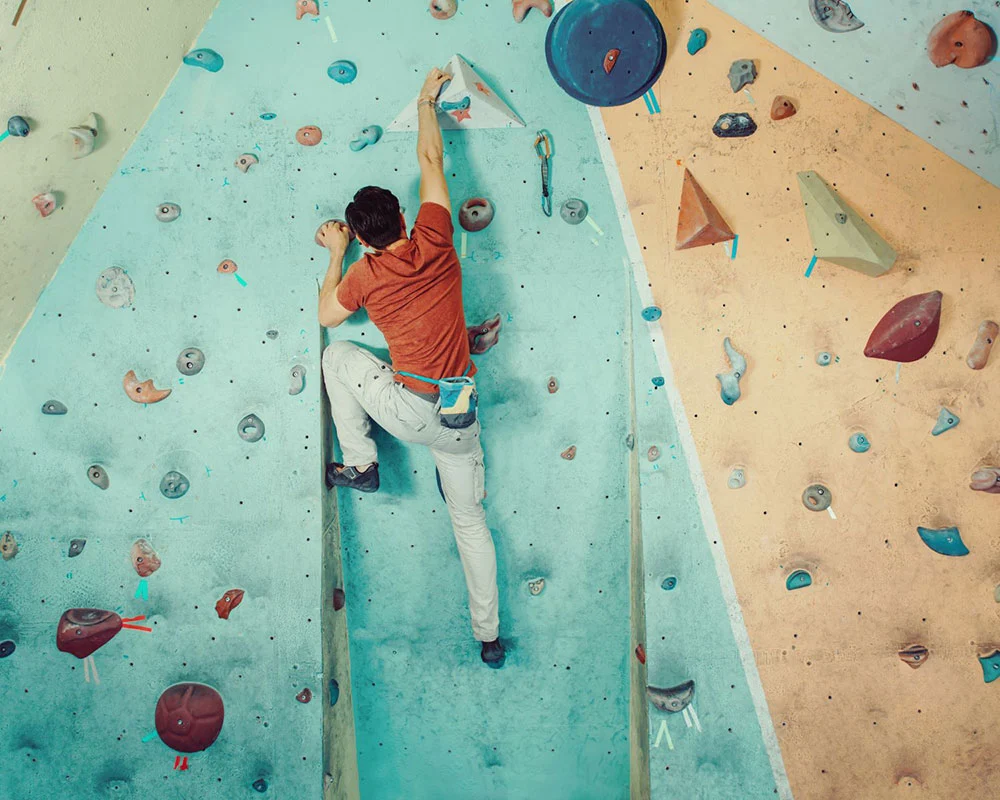 Top 10 Bouldering Tips for Beginner Climbers
